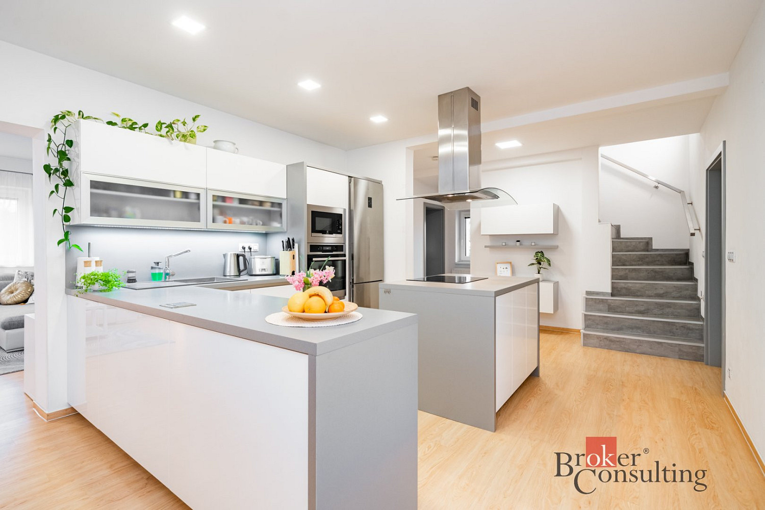 Prodej domu 268 m² s pozemkem 708 m² – pohled 2