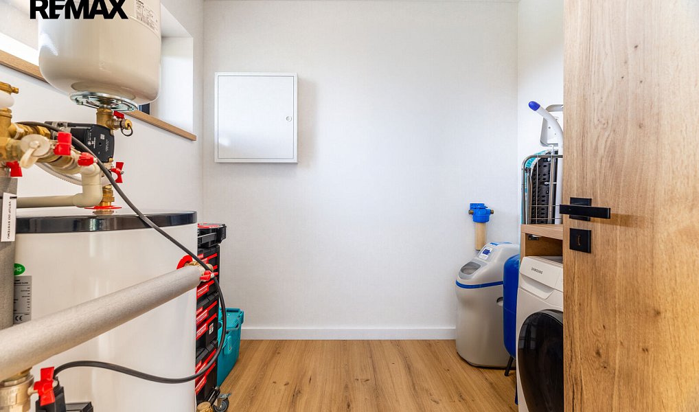 Prodej domu 180 m² s pozemkem 918 m², Černuc – náhled fotky 17