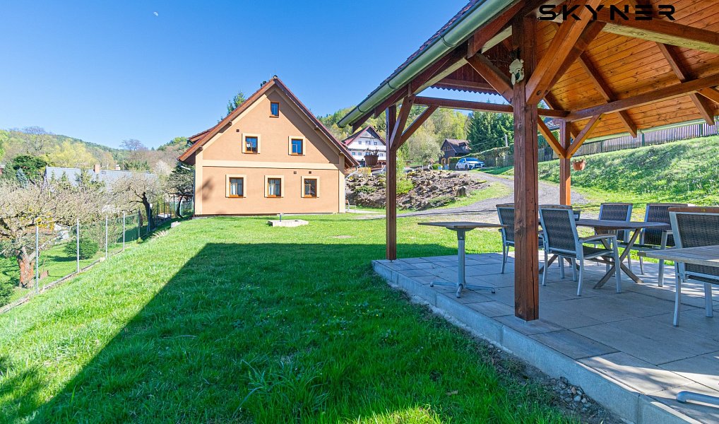 Prodej domu 271 m² s pozemkem 1 618 m², Kunratice – náhled fotky 2