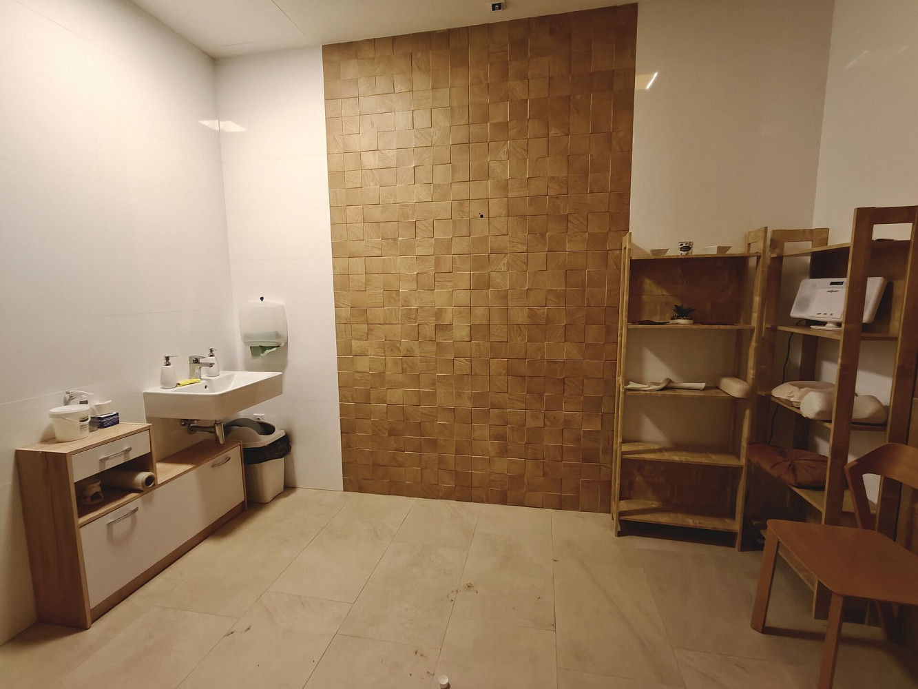 Pronájem obchodních prostor 16 m² – fotografie 2