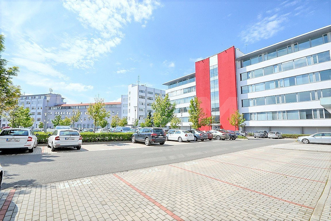 Pronájem kanceláře 238 m²