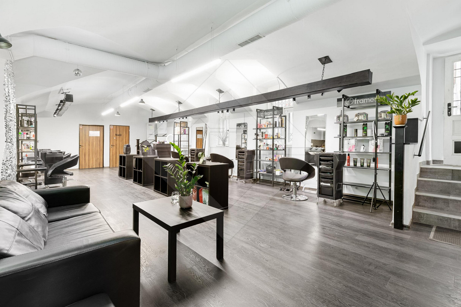 Pronájem obchodních prostor 150 m²
