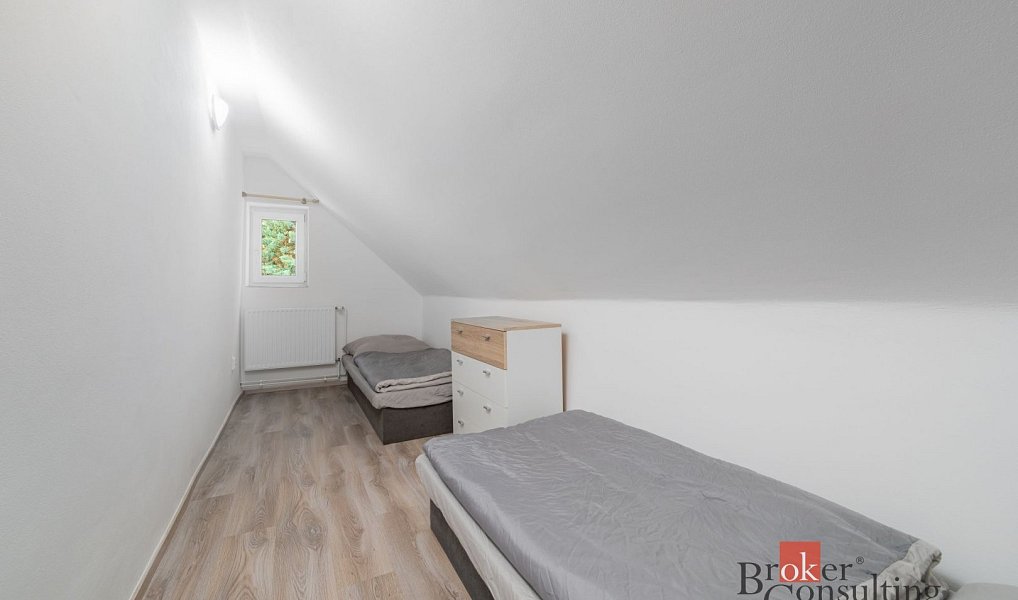 Prodej domu 240 m² s pozemkem 888 m², Bulovka – náhled fotky 28