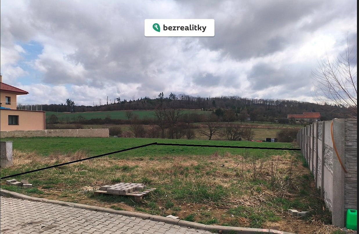 Prodej stavebního pozemku 750 m² – pohled 2