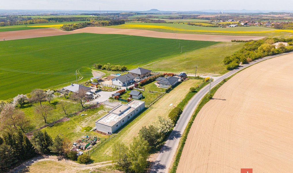 Prodej stavebního pozemku 2 357 m², Střemy – náhled fotky 7