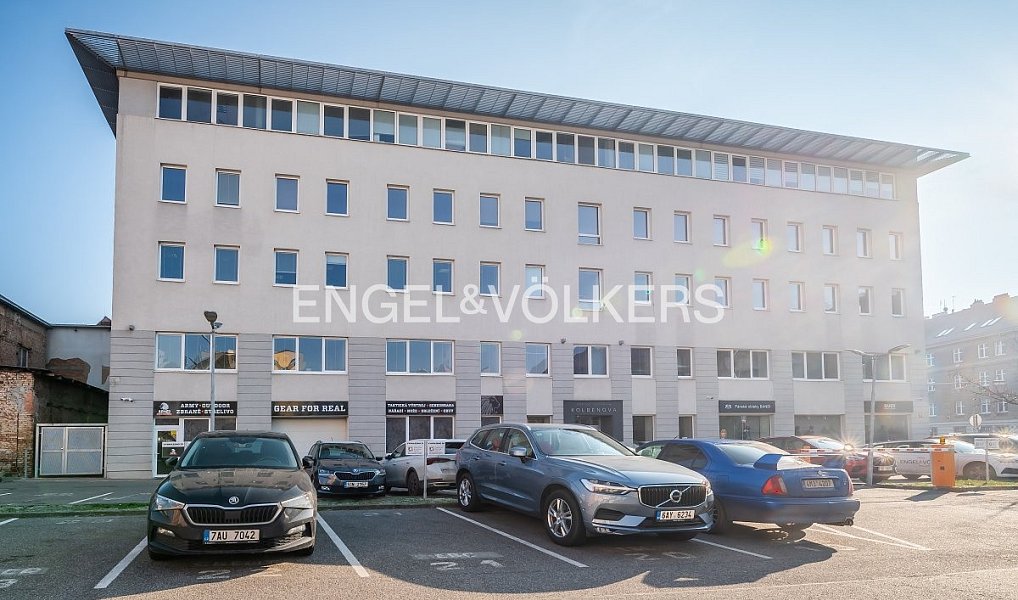 Pronájem kanceláře 1 392 m², Praha – fotka 1 z 12