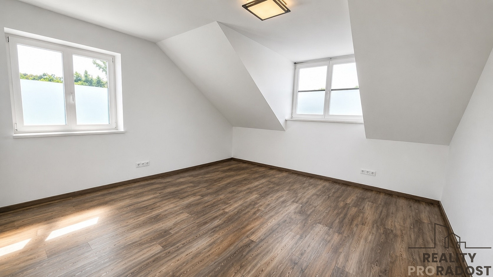 Pronájem domu 180 m² s pozemkem 1 m² — photo 3
