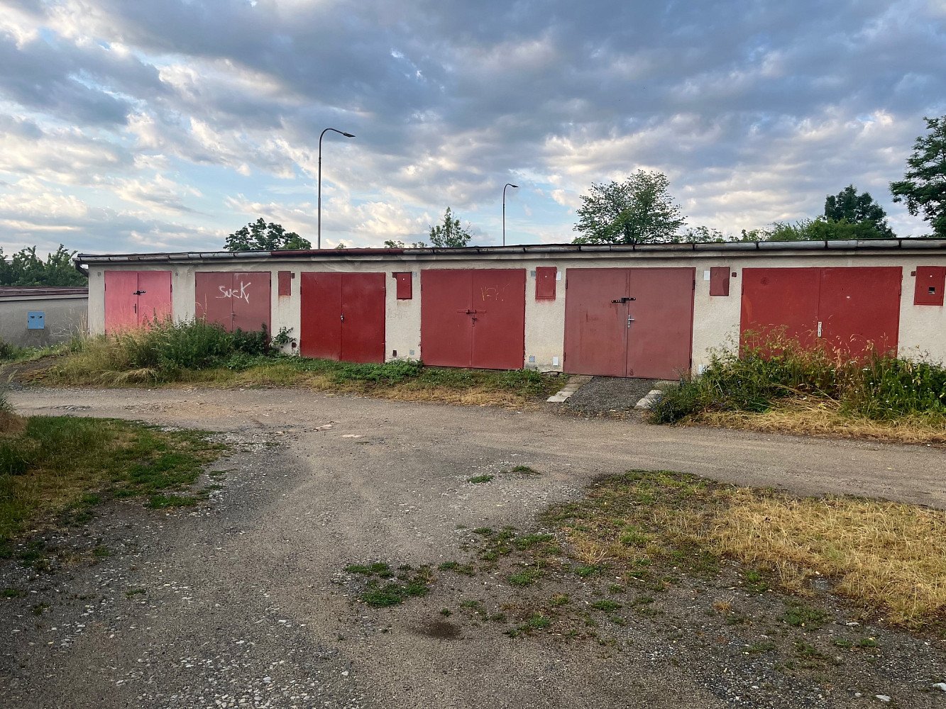 Prodej garáže třebíč, lokalita nad zámkem — photo 2