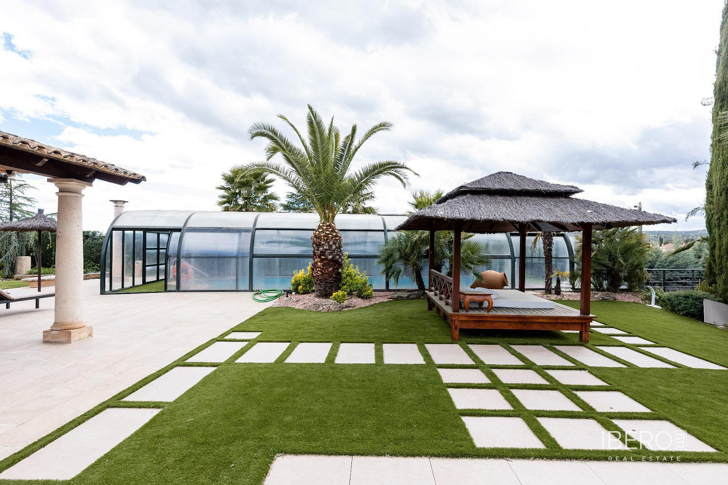 Prodej domu 3 027 m² s pozemkem 2 378 m²
