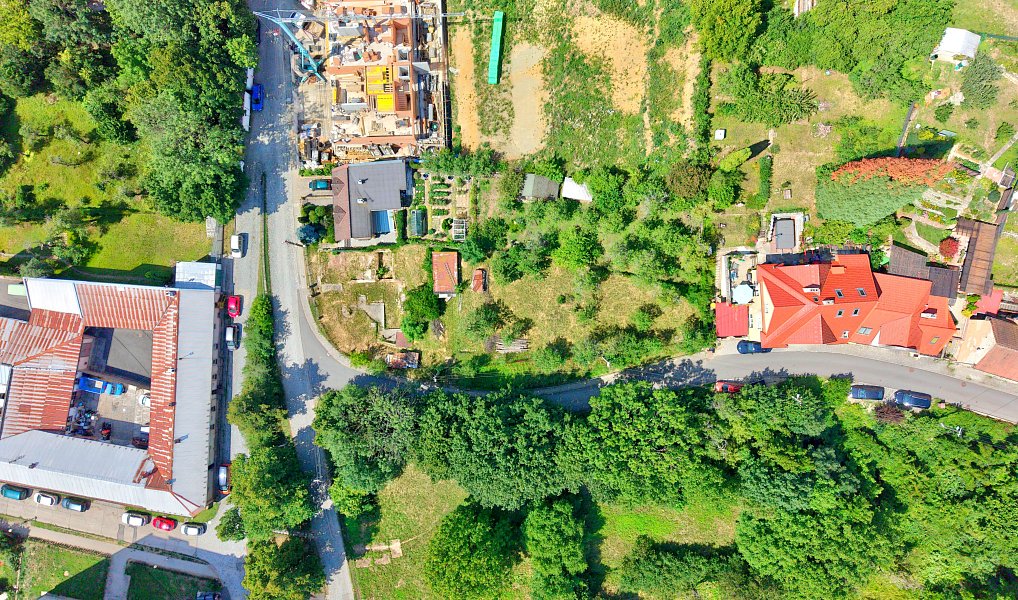 Prodej stavebního pozemku 1 013 m², Zlín – náhled fotky 2