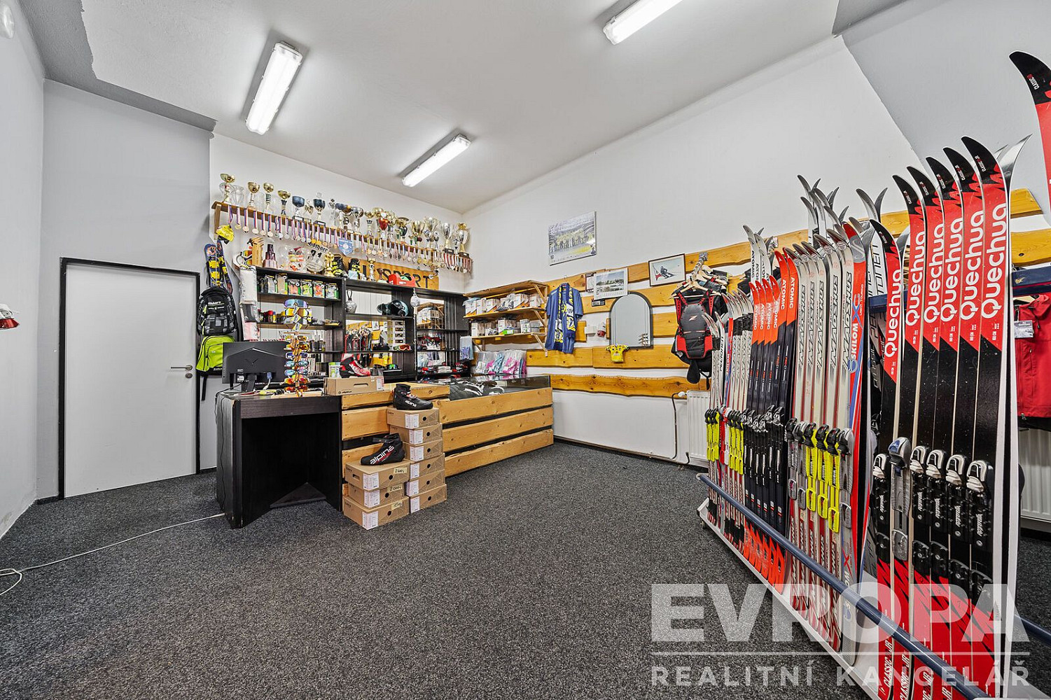 Prodej obchodních prostor 376 m² – fotografie 2