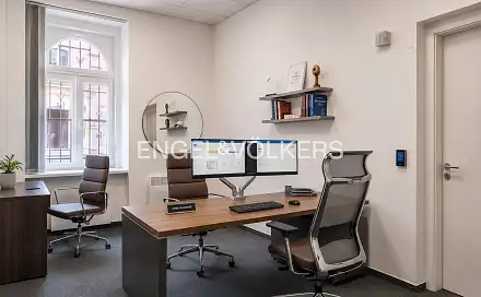 Prodej obchodních prostor 92 m², Na Valentince, Praha 5 - Smíchov