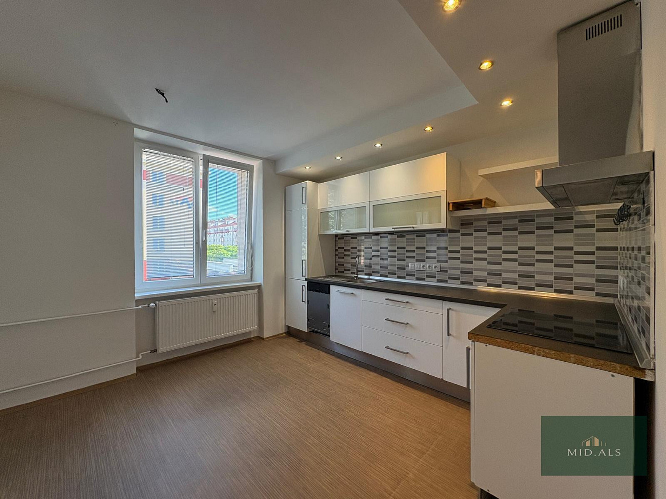 Pronájem bytu 3+kk 66 m² — photo 2