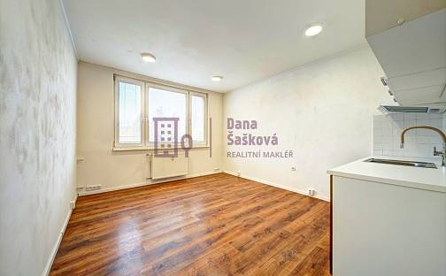 Pronájem bytu 1+kk 25 m², sídliště U Nádraží, Jindřichův Hradec - Jindřichův Hradec II