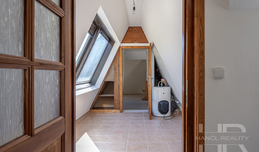 Prodej domu 202 m² s pozemkem 2 142 m², Šternberk – náhled fotky 19