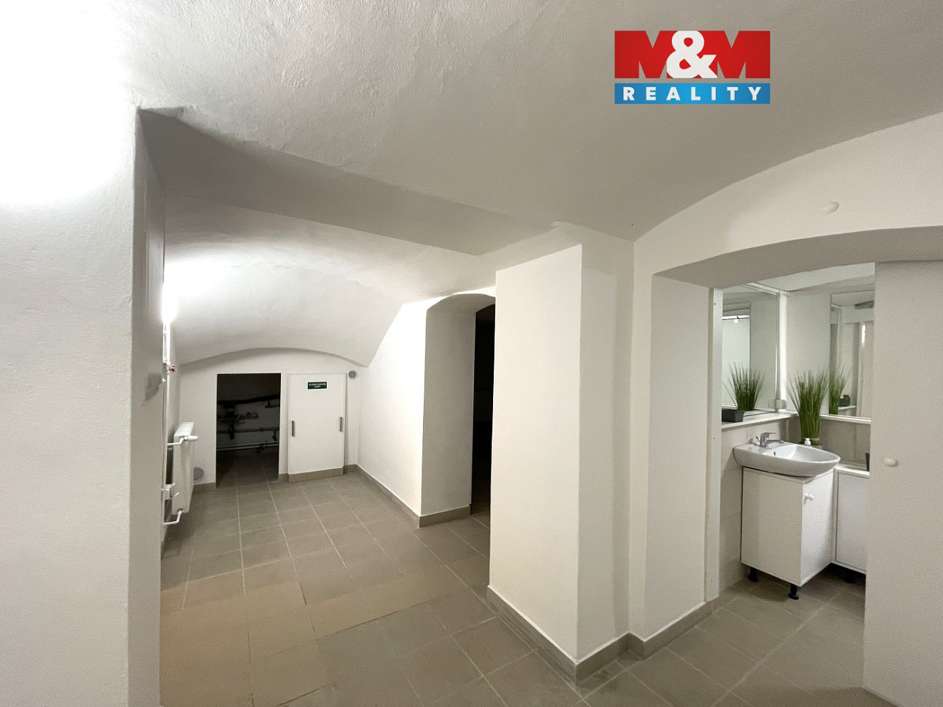 Pronájem obchodních prostor 100 m²