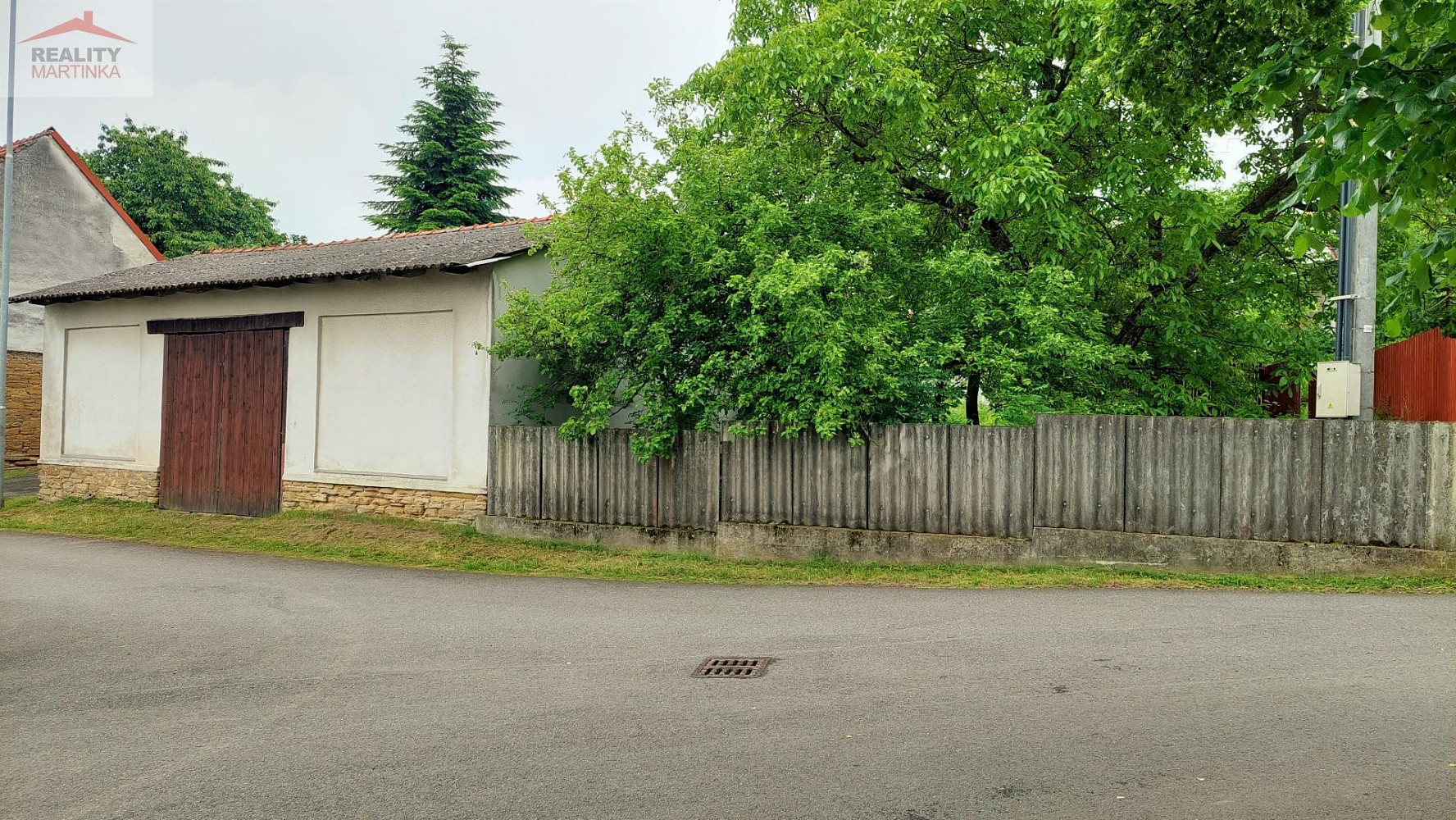 Prodej stavebního pozemku 550 m² – pohled 2