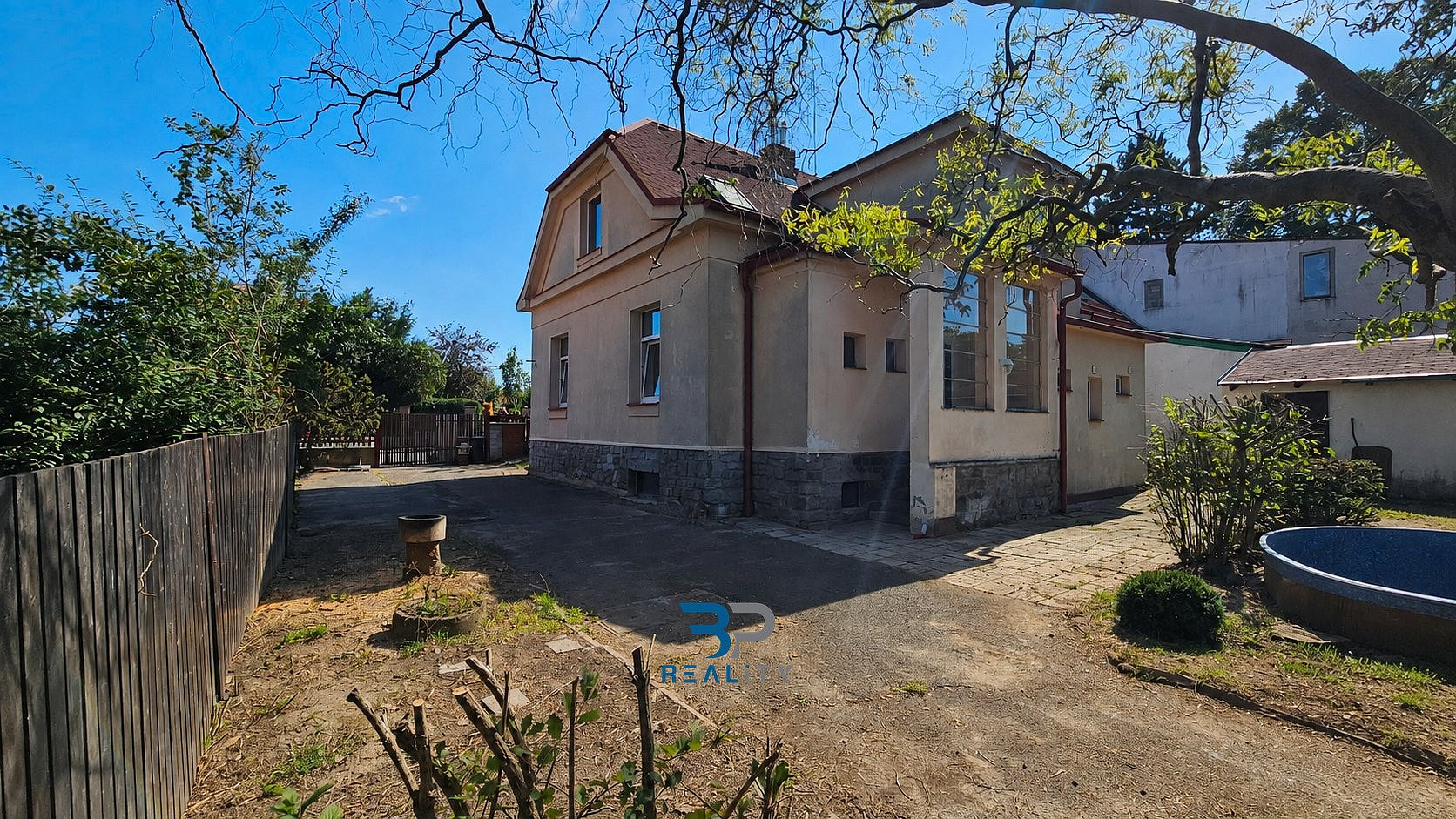 Prodej stavebního pozemku 950 m² – fotografie 2