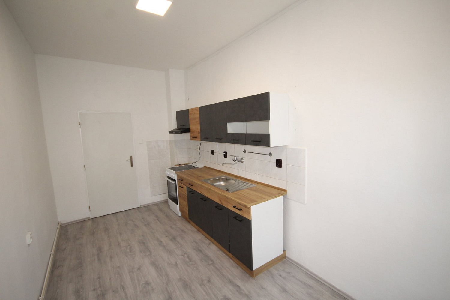 Pronájem bytu 2+1 61 m² - Widok 6