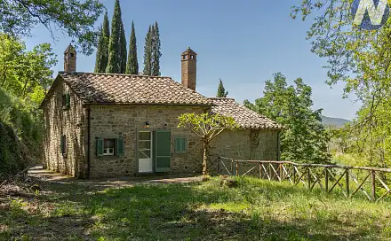 Prodej domu 150 m² s pozemkem 15 000 m², Cortona, Provincie Arezzo, Itálie