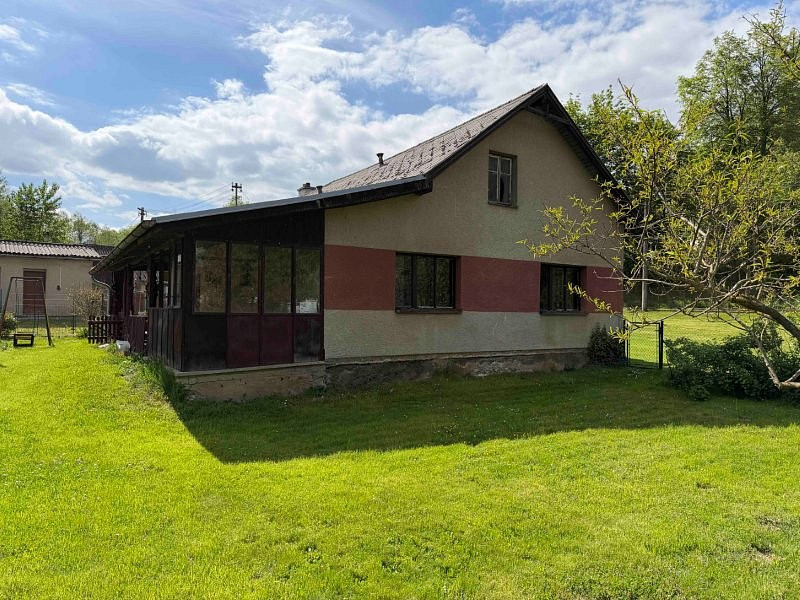 Prodej domu 80 m² s pozemkem 2 370 m²