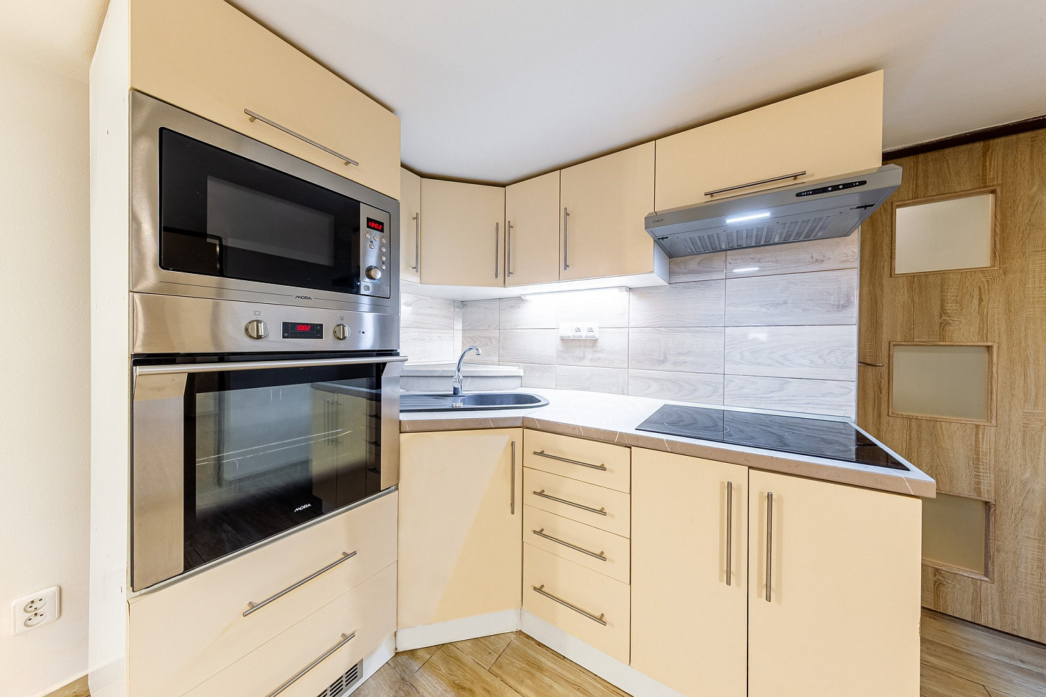 Pronájem bytu 1+kk 38 m² — photo 3