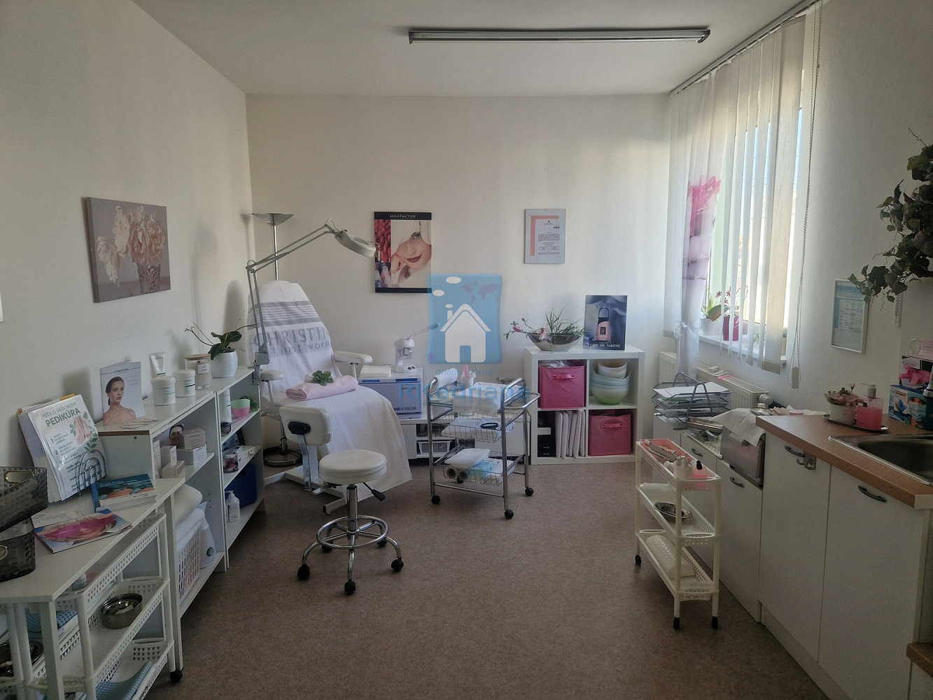 Pronájem kanceláře 48 m² – fotografie 3