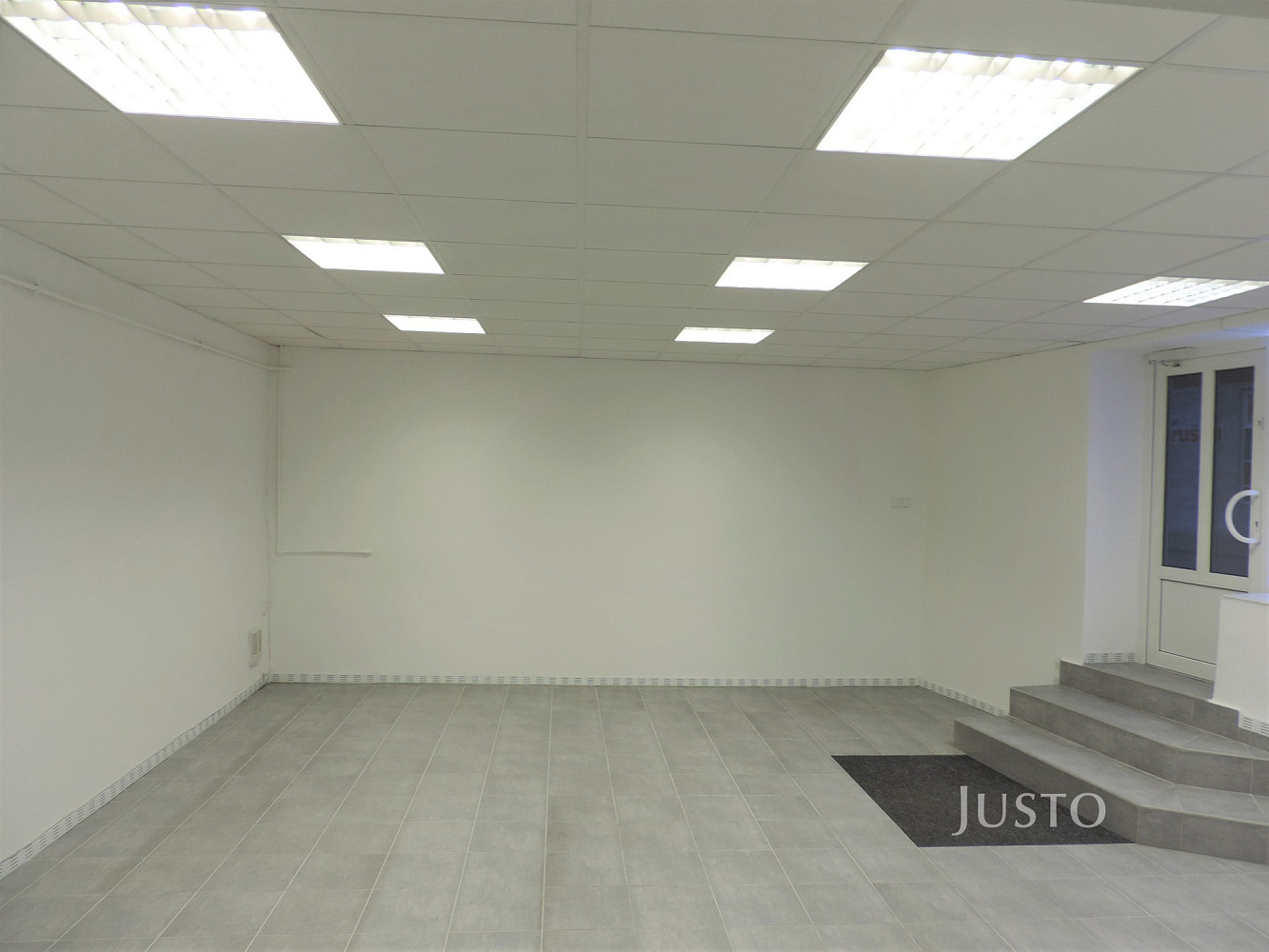 Pronájem obchodních prostor 56 m² – fotografie 4