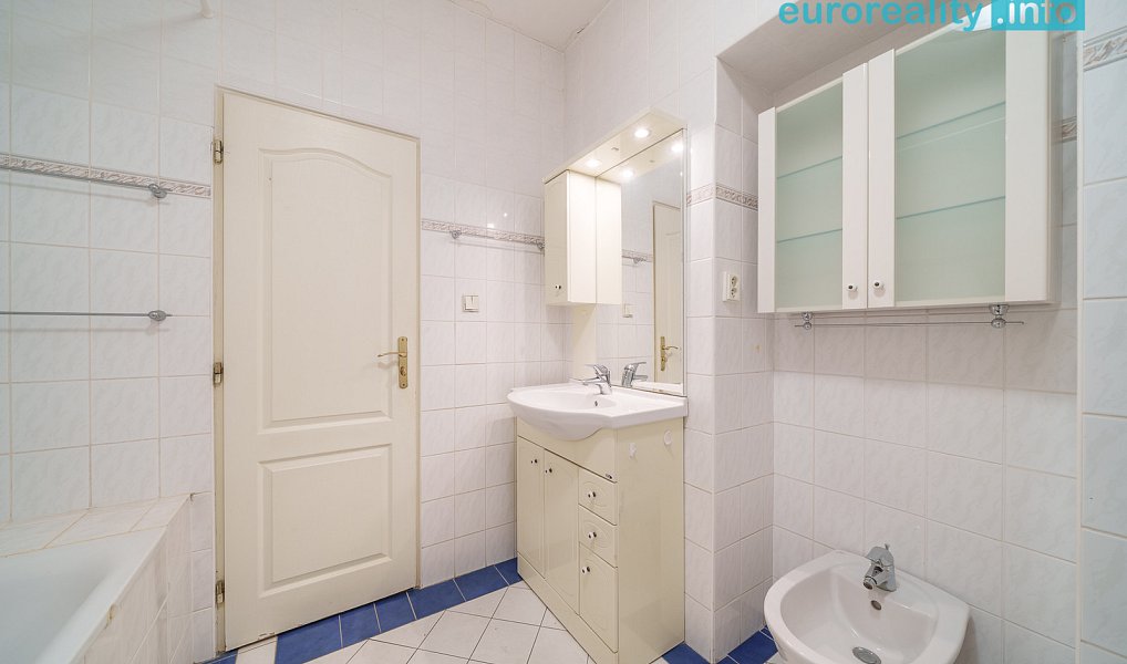 Prodej bytu 2+1 80 m², Karlovy Vary – náhled fotky 12