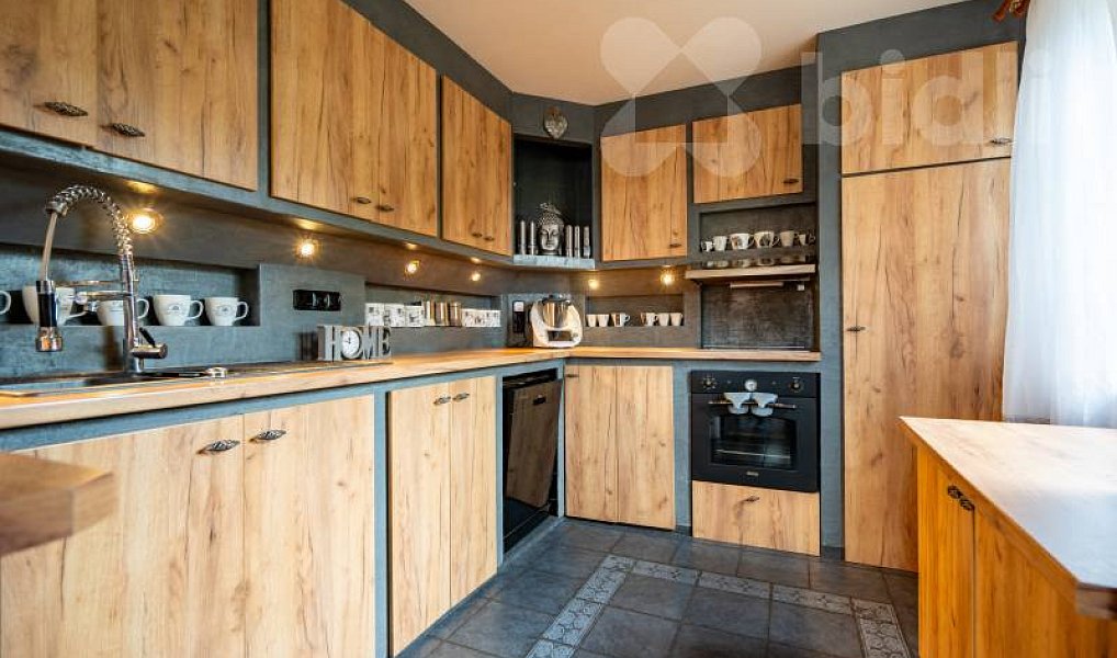 Prodej domu 214 m² s pozemkem 1 285 m², Kamenice – náhled fotky 11