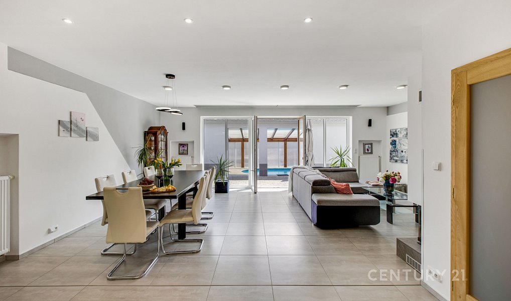 Prodej domu 354 m² s pozemkem 693 m², Jeneč – náhled fotky 9