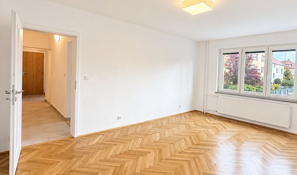 Pronájem bytu 3+1 76 m², Plzeň – náhled fotky 2