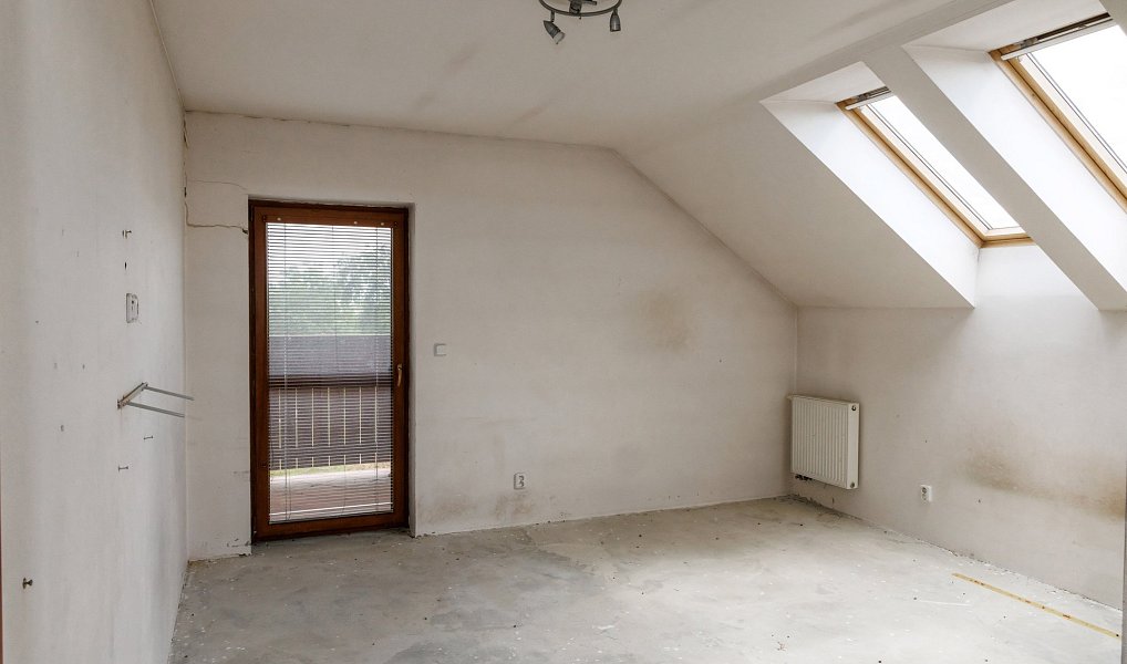Prodej domu 206 m² s pozemkem 1 400 m², Cvrčovice – náhled fotky 9