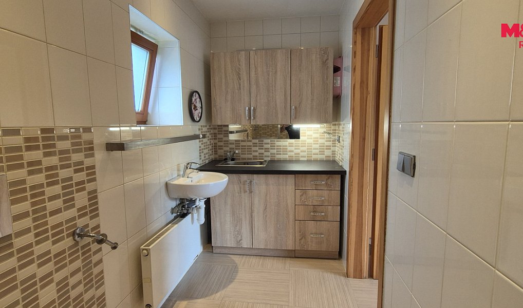 Prodej bytu 1+kk 24 m², Králův Dvůr – náhled fotky 9