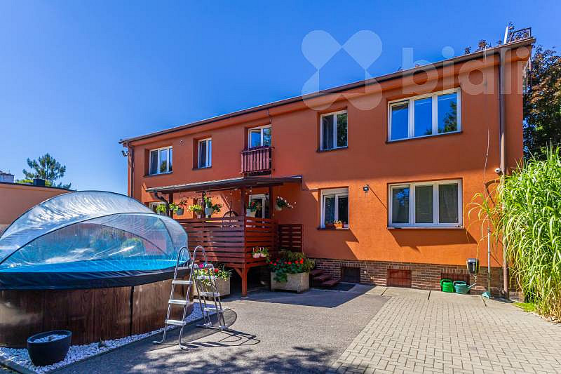 Prodej nájemního domu, činžáku 272 m²