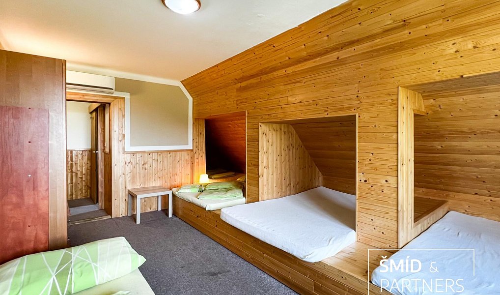 Prodej ubytovacího objektu 778 m², Hraběšice – náhled fotky 11
