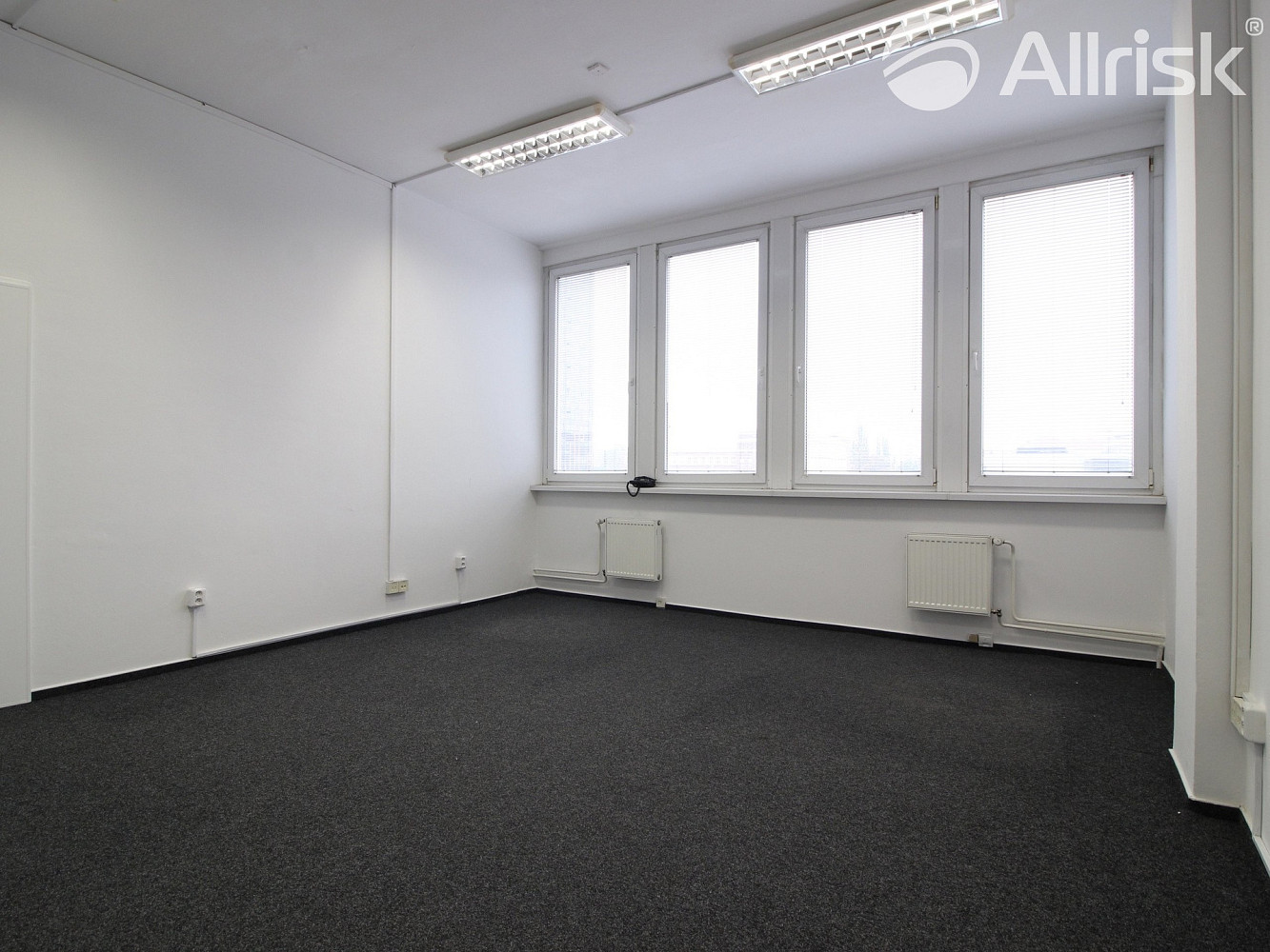 Pronájem kanceláře 100 m² – fotografie 2