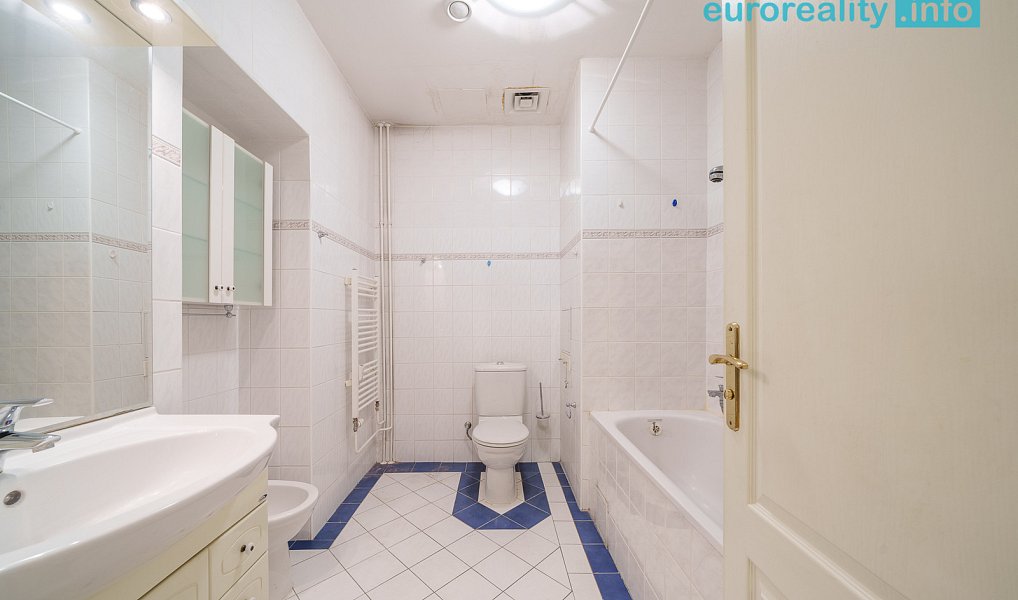 Prodej bytu 2+1 80 m², Karlovy Vary – náhled fotky 10
