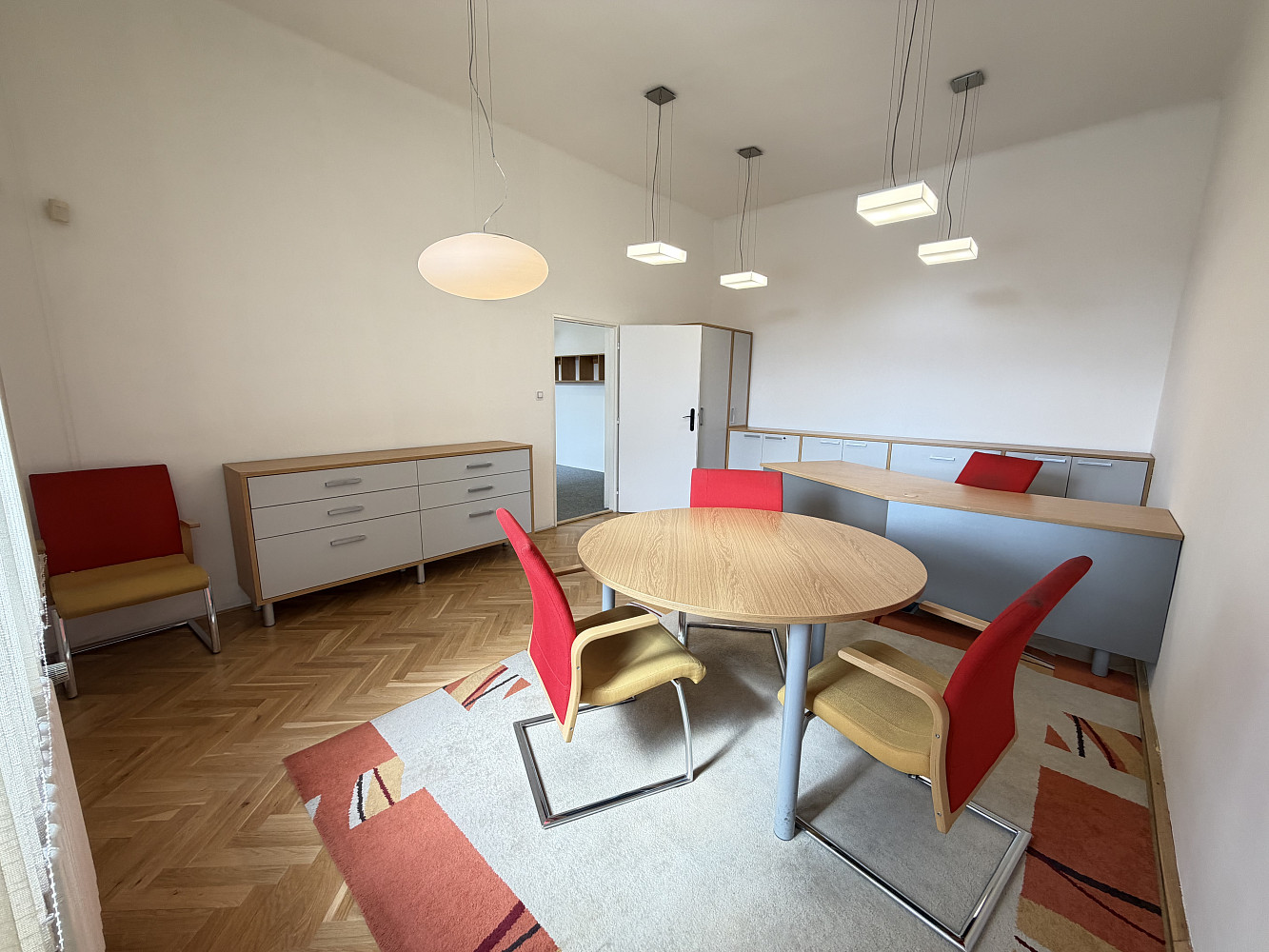 Pronájem kanceláře 172 m² – fotografie 2