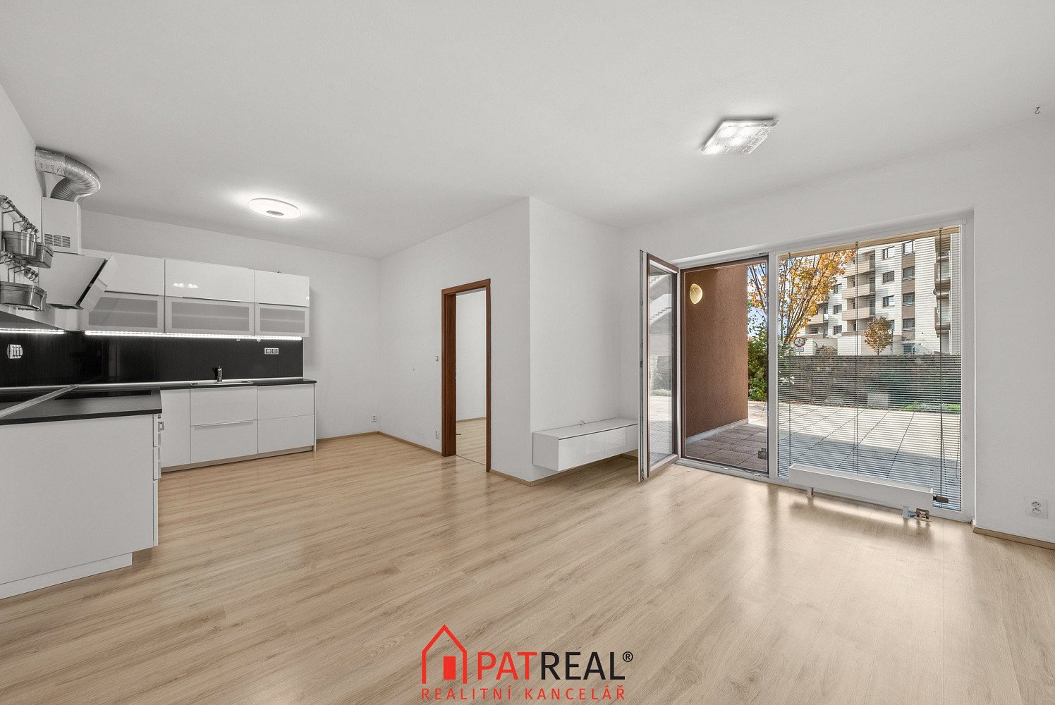 Pronájem bytu 2+kk 121 m² — photo 2