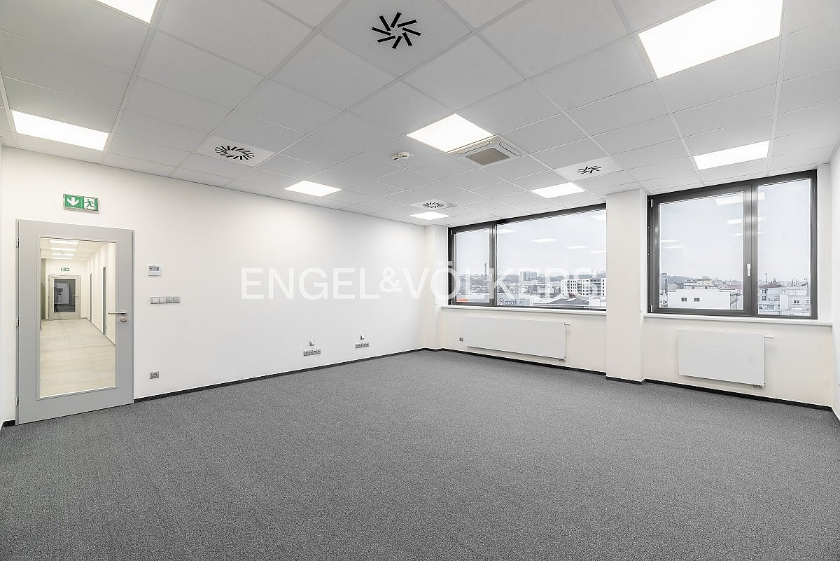 Pronájem kanceláře 200 m² – fotografie 4