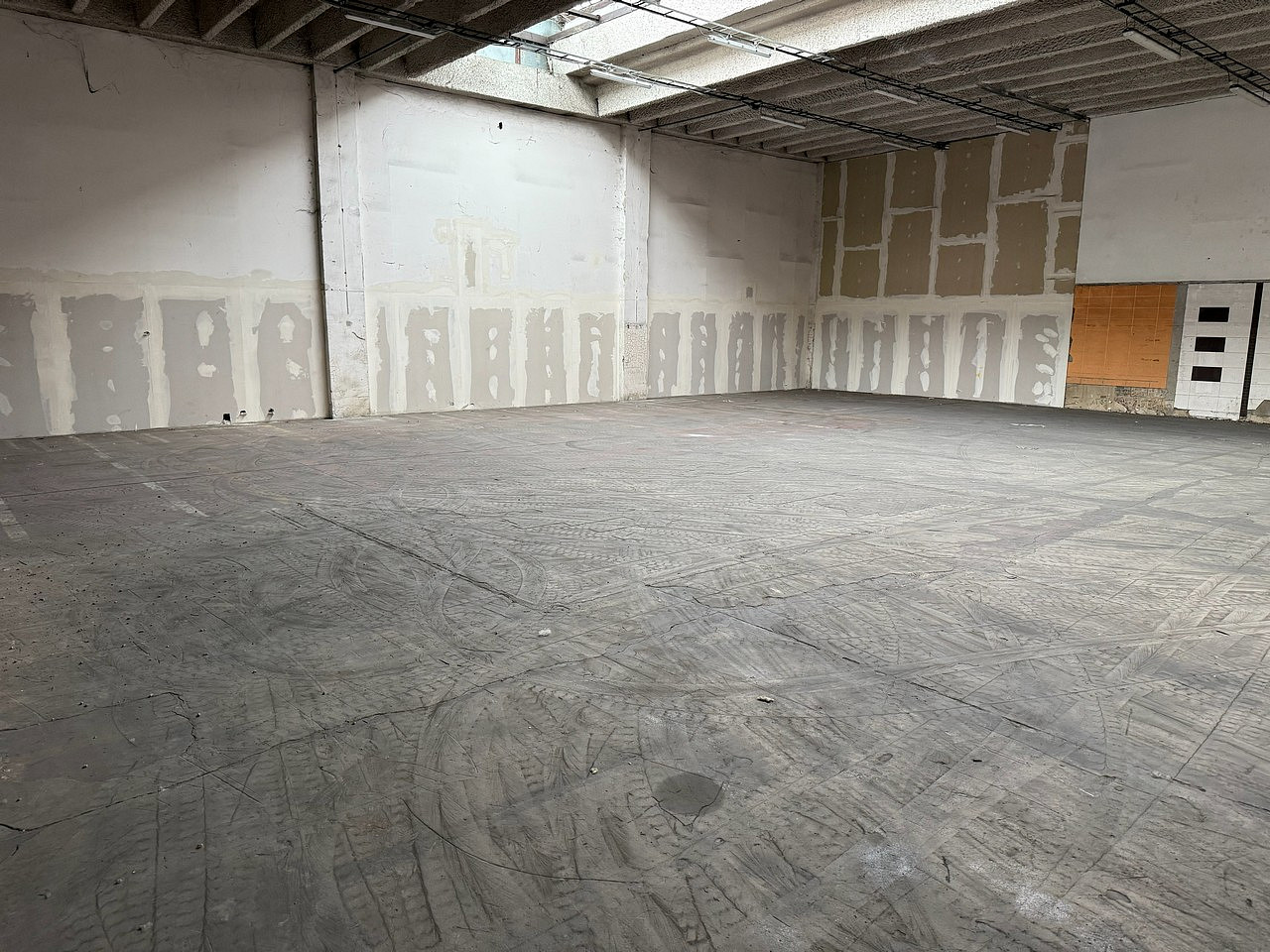Pronájem skladovacích prostor 992 m² – fotografie 3