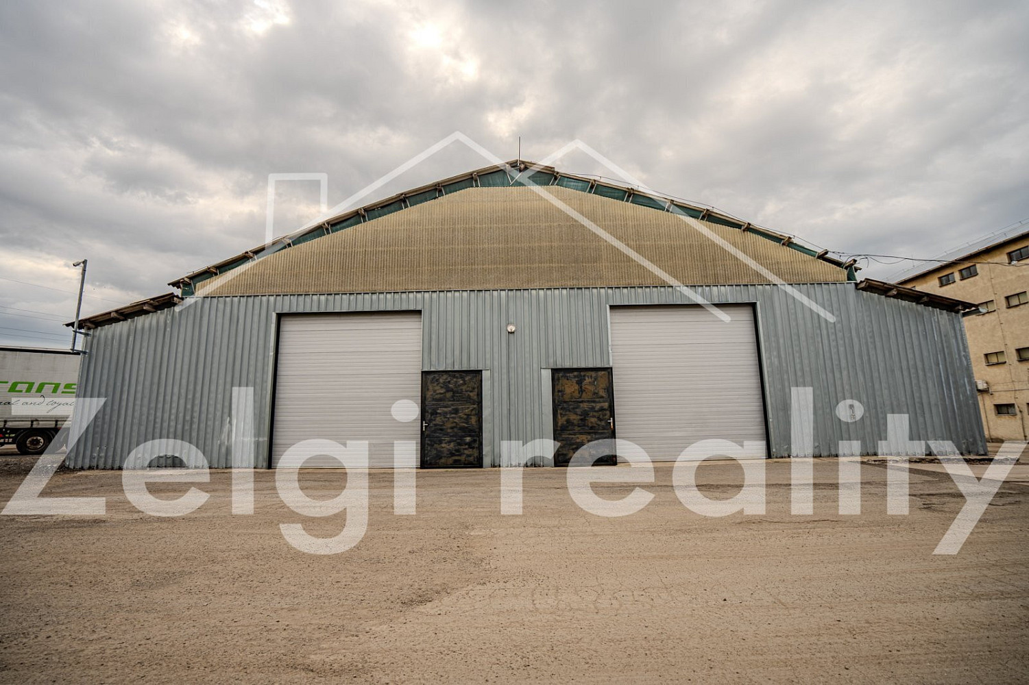 Pronájem skladovacích prostor 1 000 m² – fotografie 2