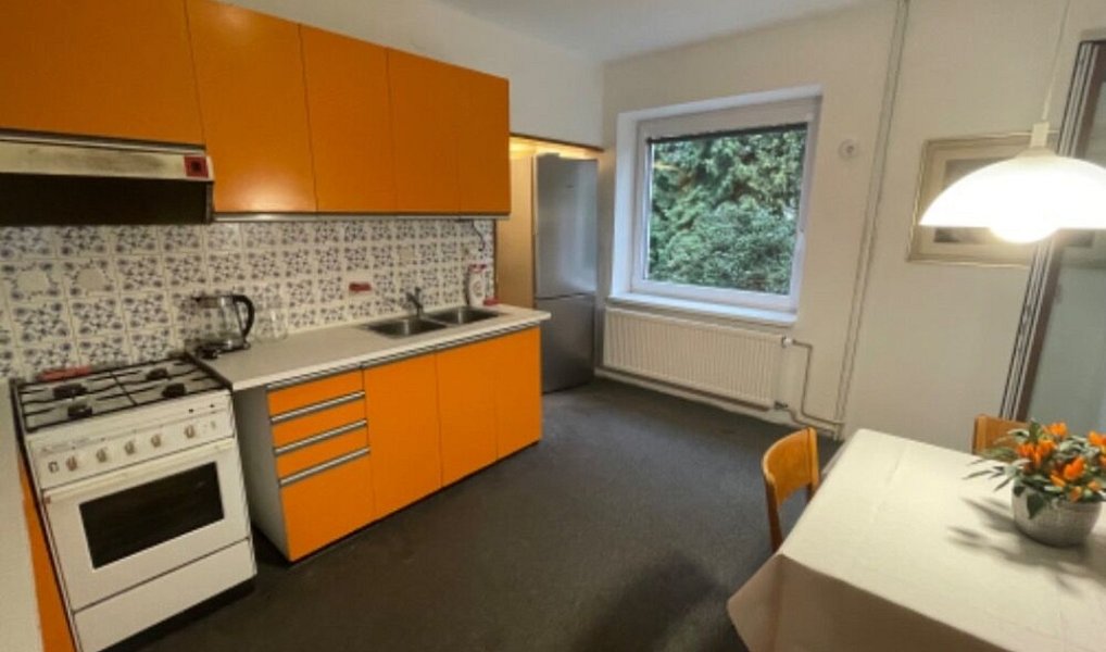 Pronájem bytu 2+1 80 m², Jihlava – náhled fotky 2