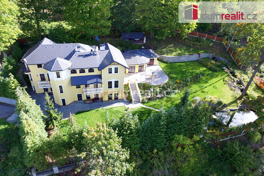 Prodej domu 734 m² s pozemkem 2 573 m²