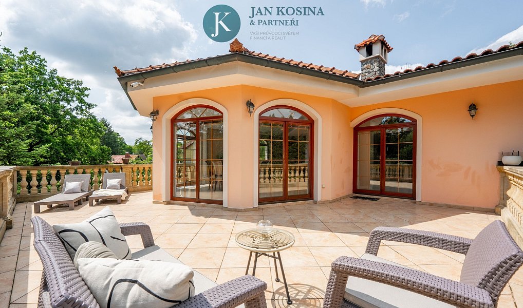 Prodej domu 236 m² s pozemkem 921 m², Hrusice – fotka 1 z 60