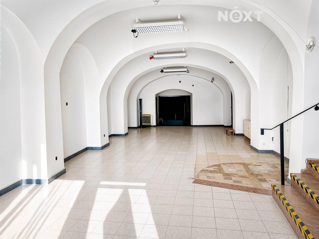 Pronájem obchodních prostor 320 m² — photo 2