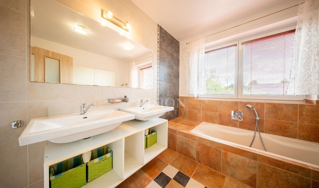 Prodej domu 200 m² s pozemkem 882 m², Dražičky – náhled fotky 5