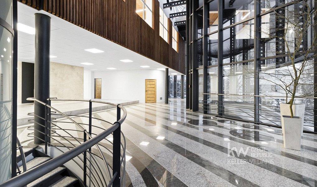 Pronájem obchodních prostor 1 073 m², Tábor – náhled fotky 2