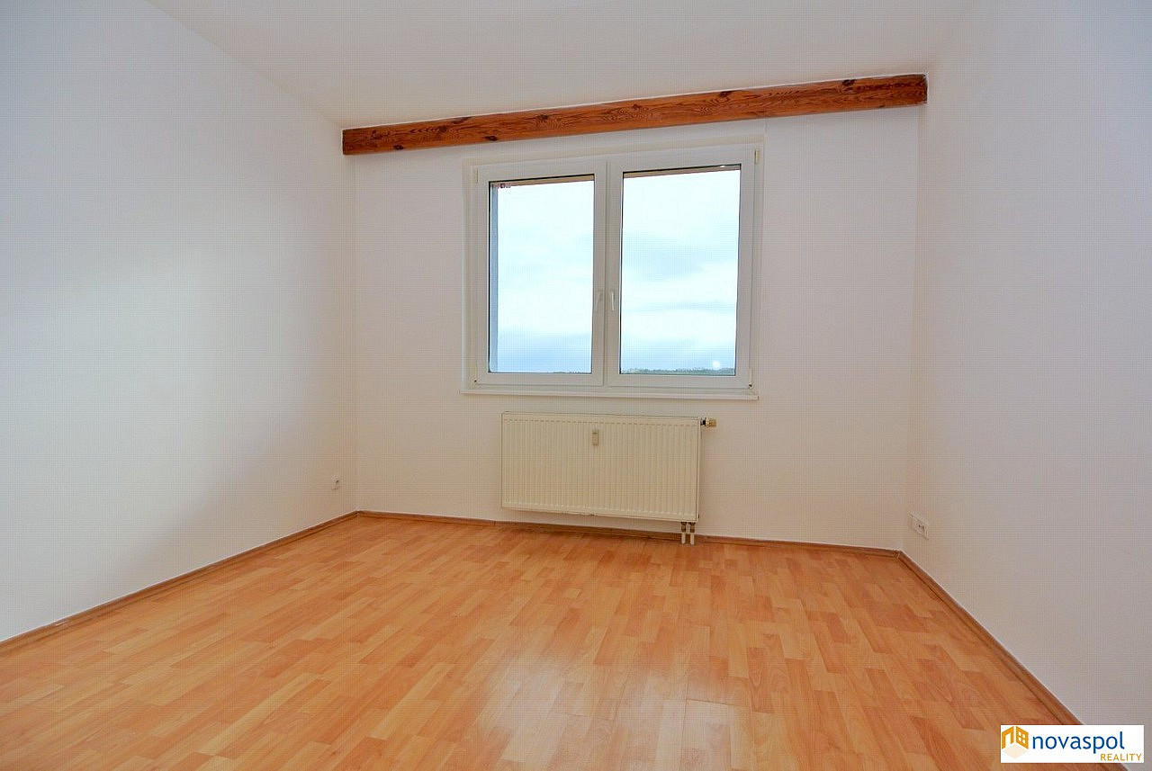 Pronájem bytu 2+1 40 m² – fotografie 3